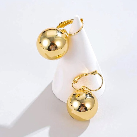⚜️[𝟯/$𝟮𝟴]⚜️Big Gold Ball Dangle Earrings NEW - Picture 6 of 8